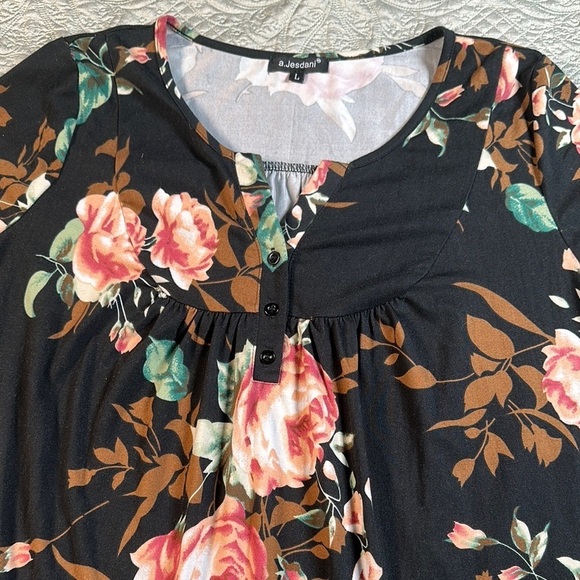 Black and Pink Floral Relaxed Blouse - Picture 3 of 9